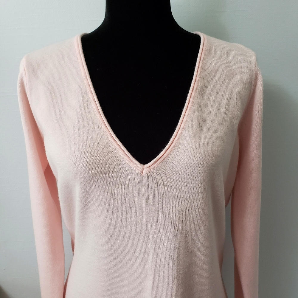 NY&CO size Medium soft pink v neck classic sweater long sleeve Spring Easter
